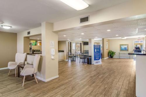 Suburban Studios Hotel Kingsland Near I-95 in Kingsland, USA