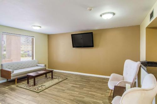 Suburban Studios Hotel Kingsland Near I-95 in Kingsland, USA
