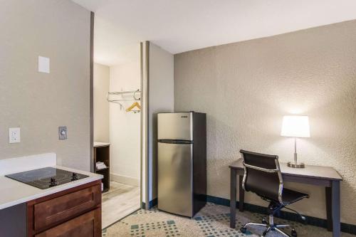 Suburban Studios Hotel Kingsland Near I-95 in Kingsland, USA