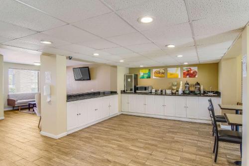 Suburban Extended Stay Hotel - image 10