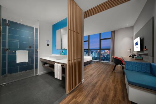 room detail thumbnail 2