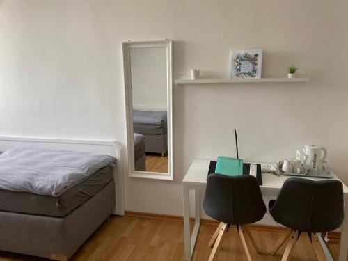 Single Room with Private External Bathroom image 3