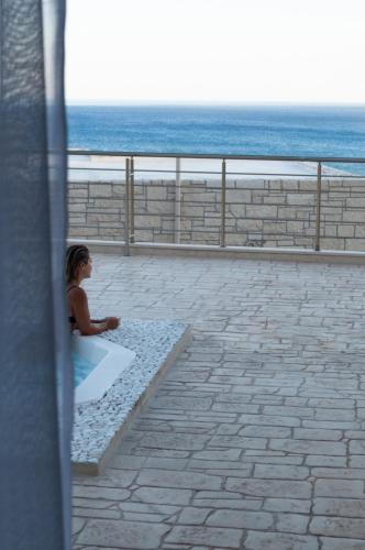  Private luxury 3bdrm Villa - Walk to beach in Mirtos
