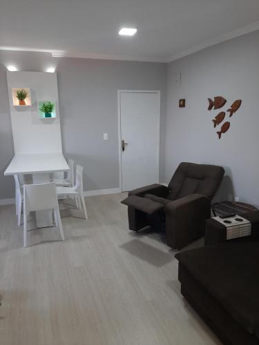 Apartamento na Praia da Enseada, 100 mt praia