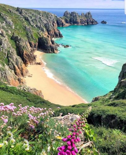 2-Bed Cottage Sleeps 5 Pets Ok Close to Coast