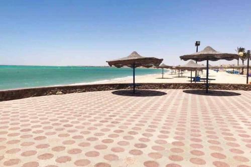 Gateaway chalet with a sunny garden in Ras Sedr