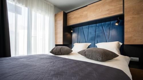 2 bedrooms, 4 beds