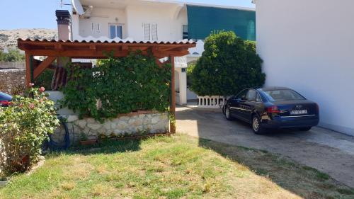 Apartments Milka Pag in Pag