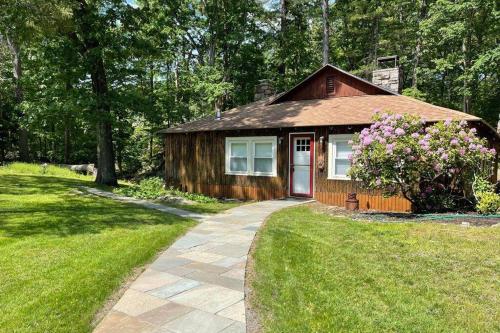 B&B Northborough - Peaceful Getaway Cottage on grounds of historic mid-century gem - Bed and Breakfast Northborough