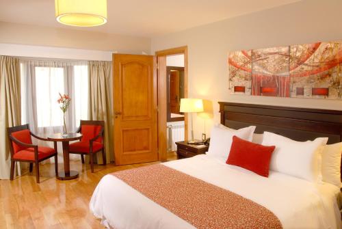 1 queen bed, 1 twin bed
