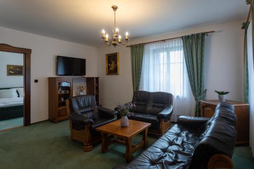 Hotel Zámeček Pod Hradem Starý Jičín 111 photo 4