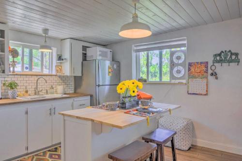 Chic Bungalow Yard and Fire Pit about 2 Mi to Downtown in Santa Fe, USA