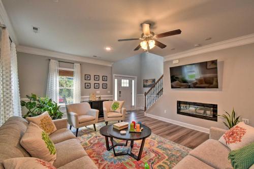 Vivid Home with Porch Walk to Ocean View Beach