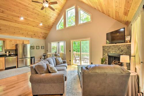 Serene Mountain Cabin Hike, Raft and Sightsee! in Murphy, USA