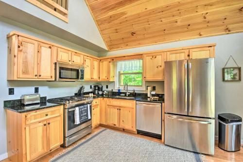Serene Mountain Cabin Hike, Raft and Sightsee! in Murphy, USA