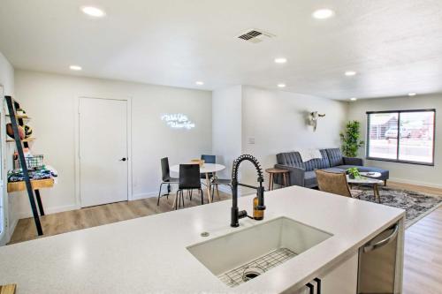Chic Scottsdale-Area Oasis with Private Yard! - image 6