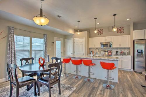 Modern Fort Worth Home with Yard about 5 Miles to Dtwn! in Fort Worth, USA