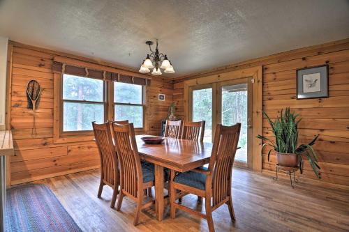 The Pinecone Palace with Hiking Trail Access! in Lyons, USA