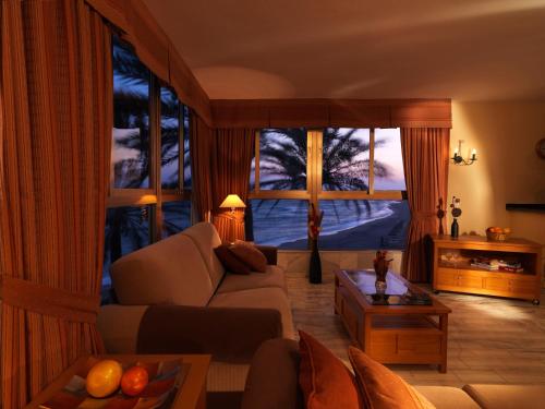Classic One-Bedroom Apartment with Sea View and Terrace