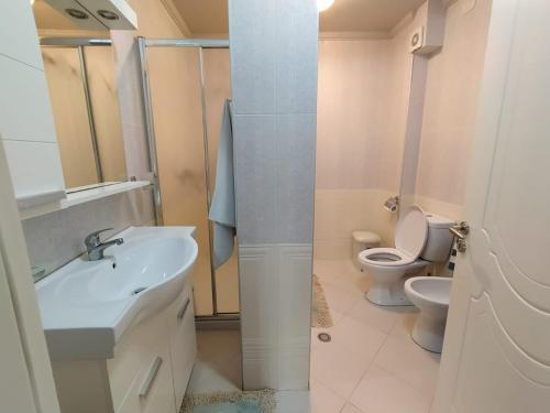 Mia's Sea View Apartment - image 5