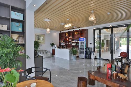 ห้องอาหาร, Heaven's Gate Home Stay --free pick up service--panoramic view of Tianmen Mountain near สนามบินจางเจียเจี้ย