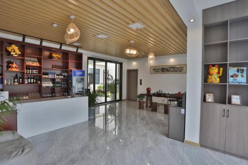 ผับ/เลาจน์, Heaven's Gate Home Stay --free pick up service--panoramic view of Tianmen Mountain near สนามบินจางเจียเจี้ย