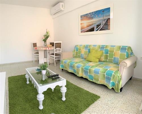 Bright and Modern Apartment 3 bedroom with Balcony E3EV