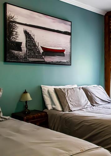 1 double bed, 1 twin bed