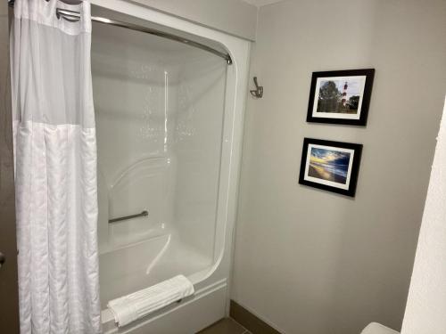 Comfort Suites Chincoteague Island Bayfront Resort - image 6