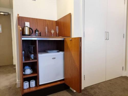 Bright and Upscale Studio in the CBD