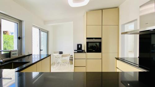 keuken, Moderna by Check-in Portugal in Quarteira