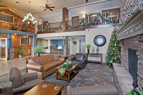 Lobby, The Watford in Watford City (ND)