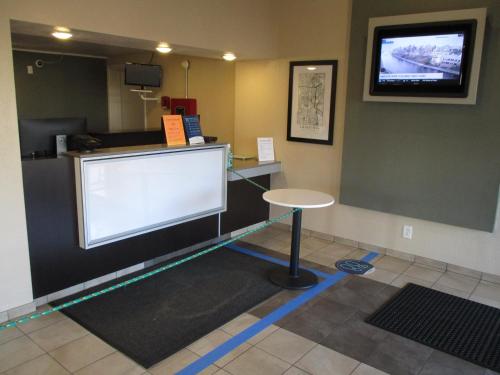 Travelodge by Wyndham Lansing in Lansing, USA