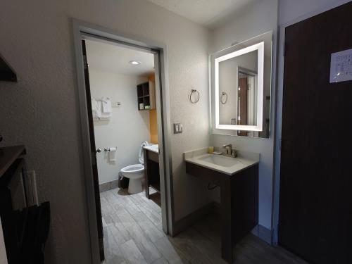Reagan Resorts Inn - image 7