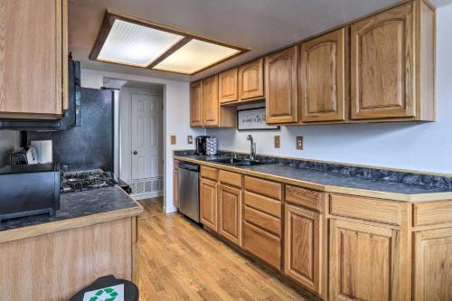 Flagstaff Home with Private Patio Near Golf and Hiking - image 8