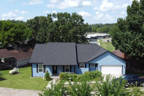 . Lakefront Home Marina and Sports Court Access!