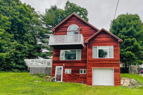 Lakeside Berkshires Home Near Hiking and Skiing - image 10