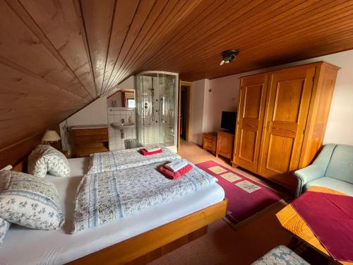 1 queen bed