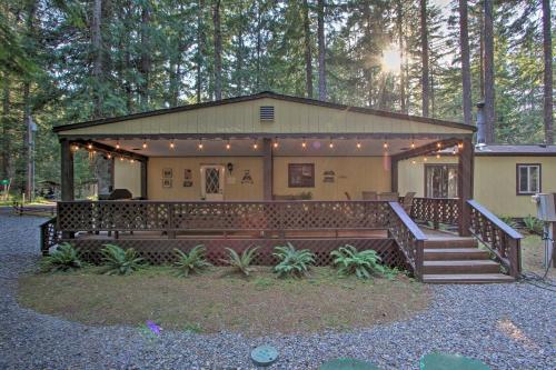 Cozy Outdoor Hub with Fire Pit 1mi to Mt Rainier NP - image 12
