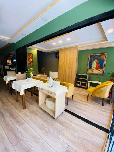 Golden Sail Hotel Old City - image 2