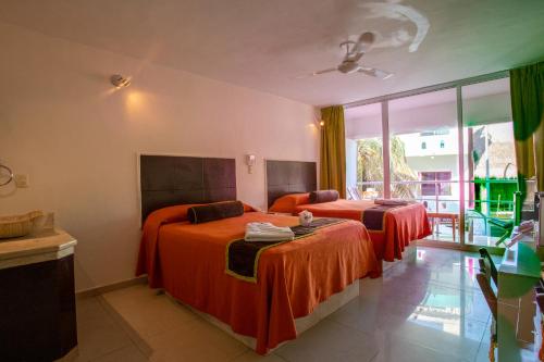 room detail thumbnail 2