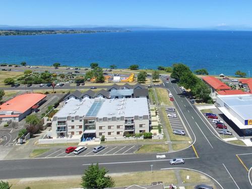 The Lake Life - Taupo Central Holiday Apartment