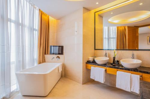 room detail thumbnail 2