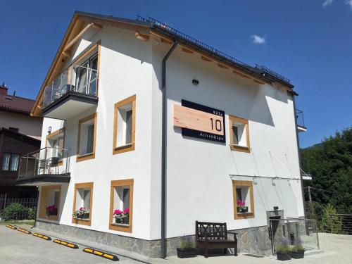 VILLA 10 Active