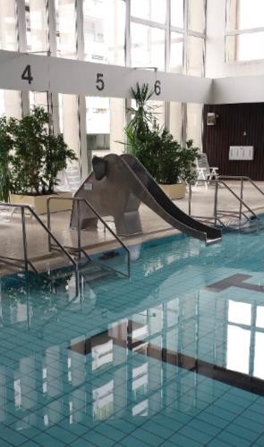 Kolam renang, PANORAMIC FeWo SEESCHWALBE - Pool - Familien - strandnah - Hunde in Sierksdorf