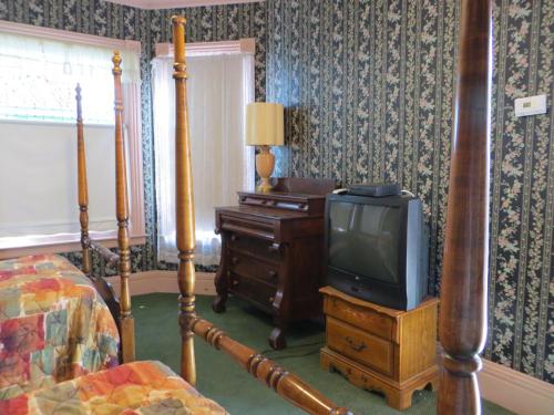Irwin Street Inn