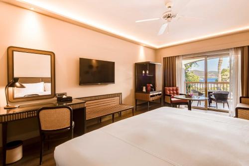 Suite with Pool View