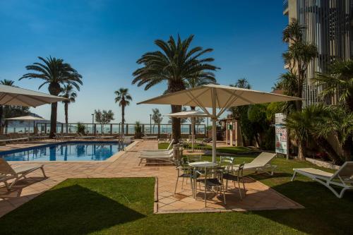 Swimming pool, Hotel Monterrey Roses by Pierre & Vacances in Roses