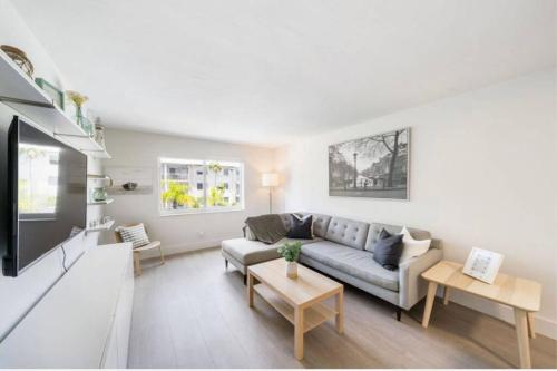 Key Biscayne Modern Apartment