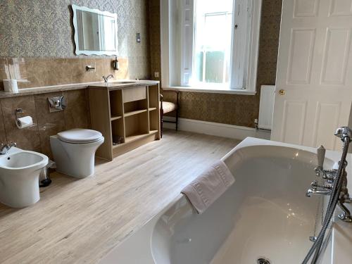 Bathroom, Colwick Hall Hotel near Trent Bridge Cricket Ground